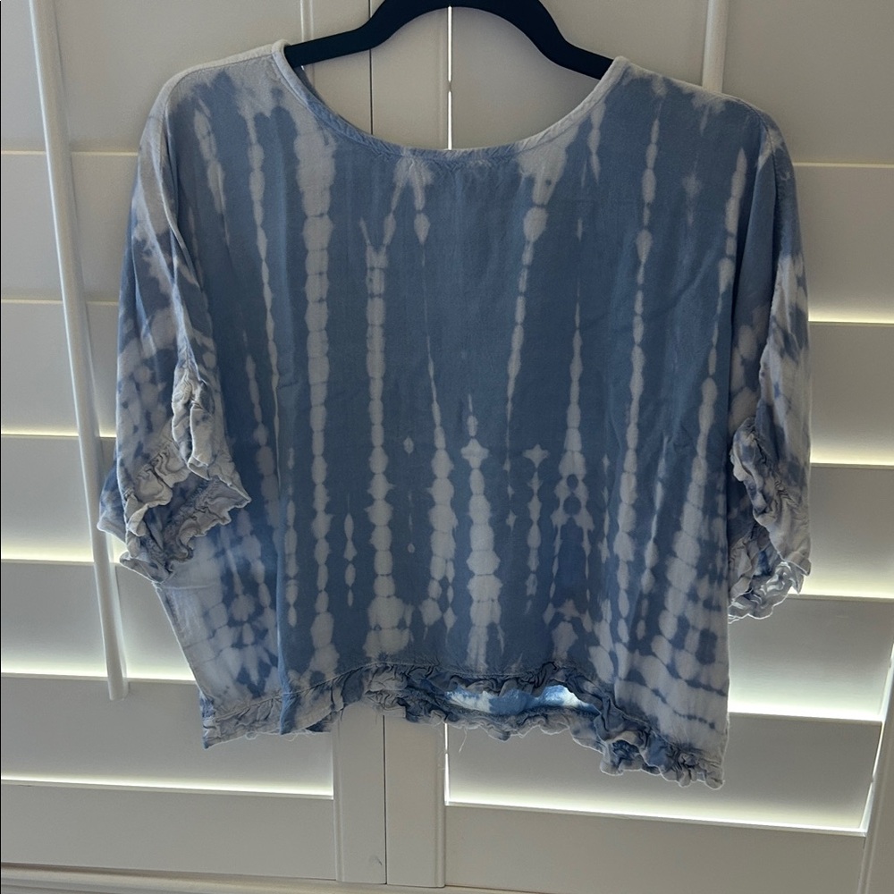 Style Envy Blue and White Tie-Dye Blouse